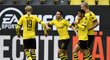 Přiťuknutím loktem slavili hráči Dortmundu trefy do sítě rivalů z Schalke