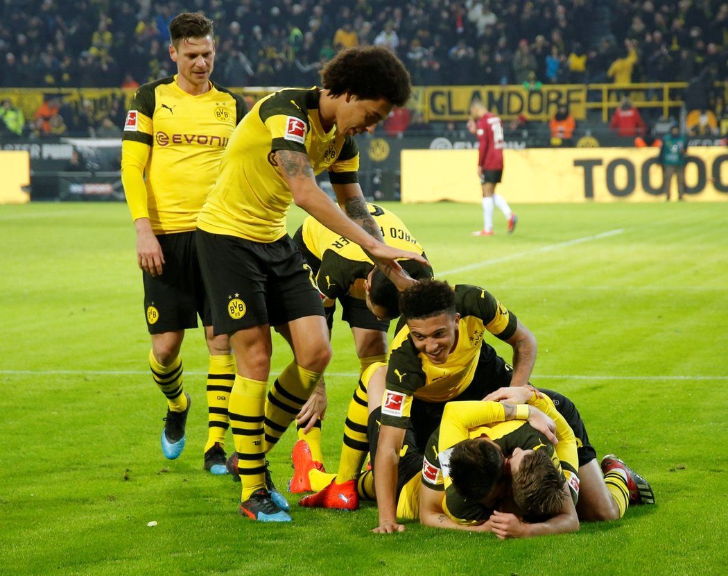 Dortmund se nadále drží na špici bundesligové tabulky