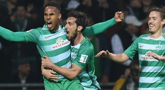 Pozor, pálí Theo! Werder překvapivě válí, Gebre Selassie si libuje v nové roli