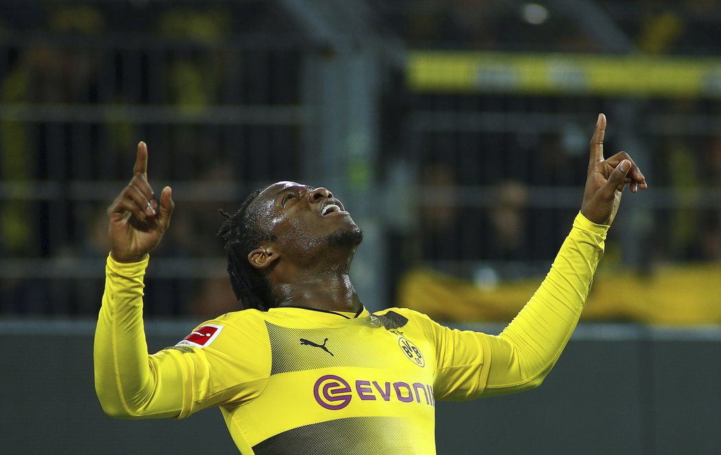 Michy Batshuayi dal dva góly, které zajistily Dortmundu výhru