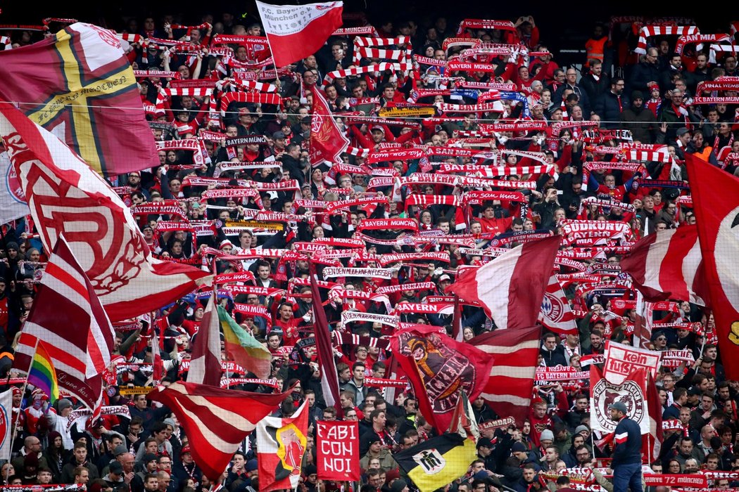 Fanoušci Bayernu si utkání s rivalem užili! Jejich tým Borussii roznesl a míří za titulem