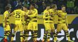 Fotbalisté Dortmundu se radují z branky Marca Reuse proti Mönchengladbachu