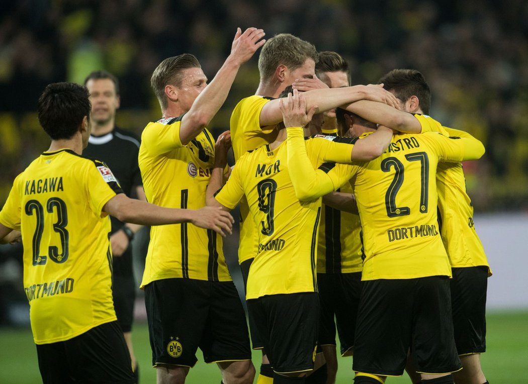 Dortmund doma smetl Hamburk 3:0, přesto zůstává čtvrtý za Hoffenheimem