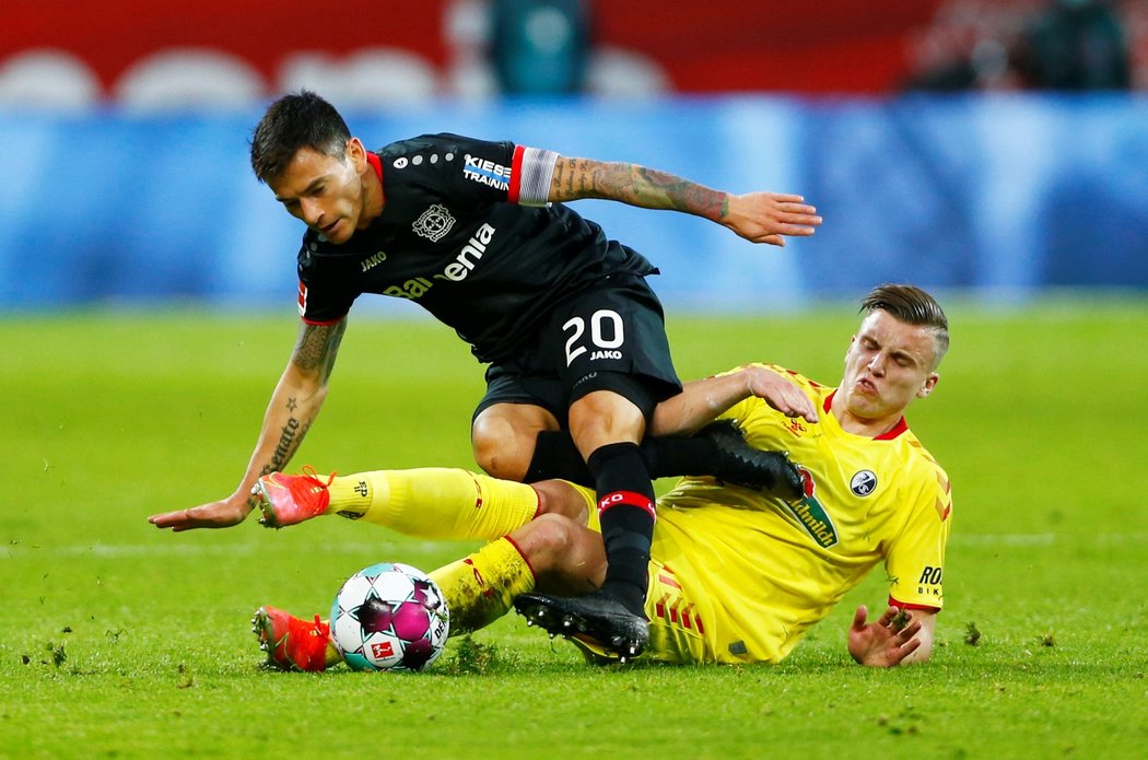 Fotbalisté Freiburgu zvítězili v Leverkusenu 2:1.