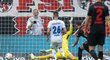 Adam Hložek dává gól do sítě Darmstadtu