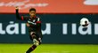 Demarai Gray vstřelil pátý gól Leverkusenu proti Stuttgartu
