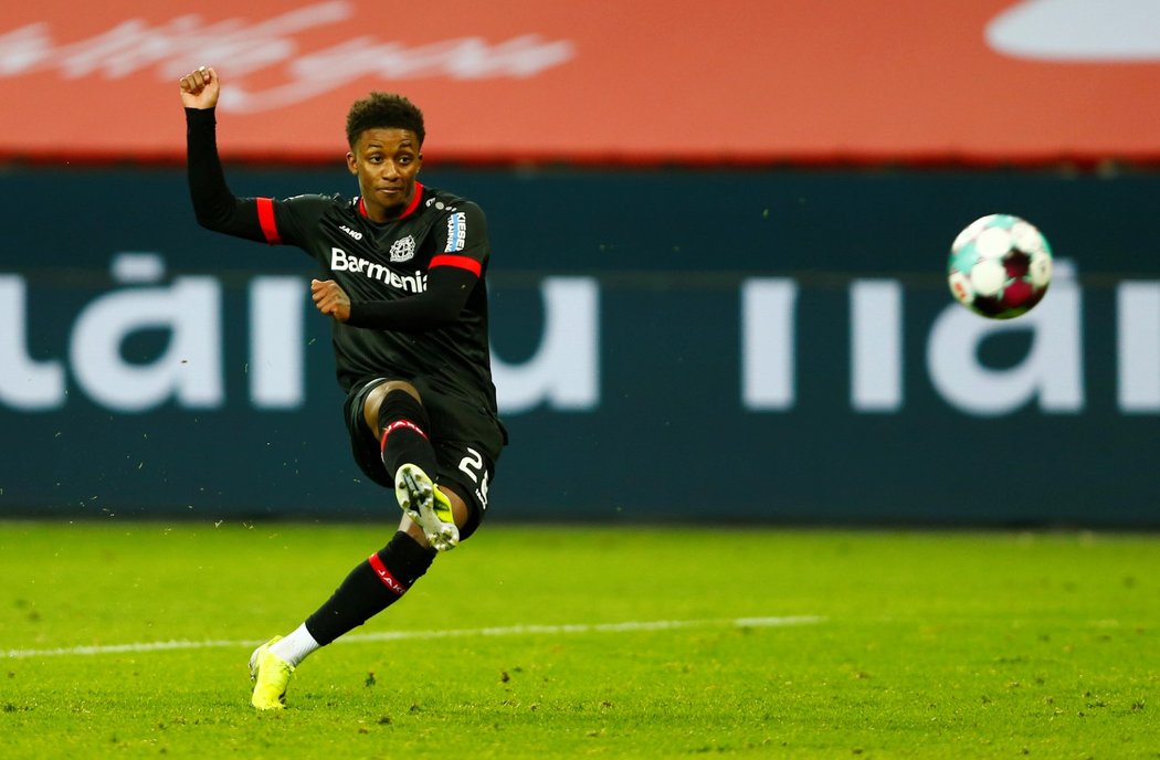 Demarai Gray vstřelil pátý gól Leverkusenu proti Stuttgartu
