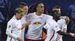 Fotbalisté Lipska se radují z gólu v zápase proti Augsburgu