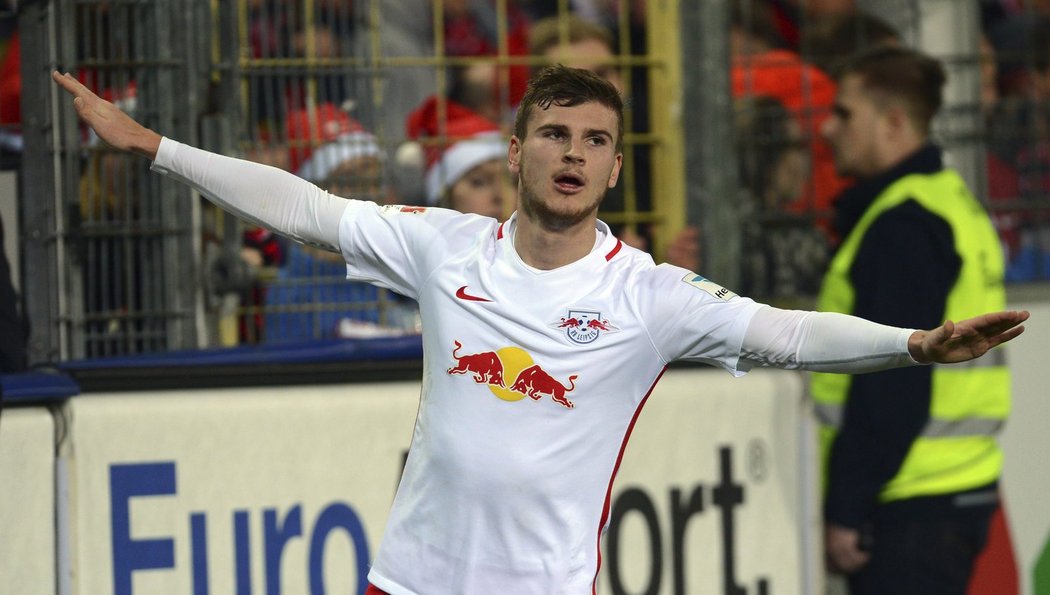 Timo Werner z Lipska se raduje z gólu proti Freiburgu