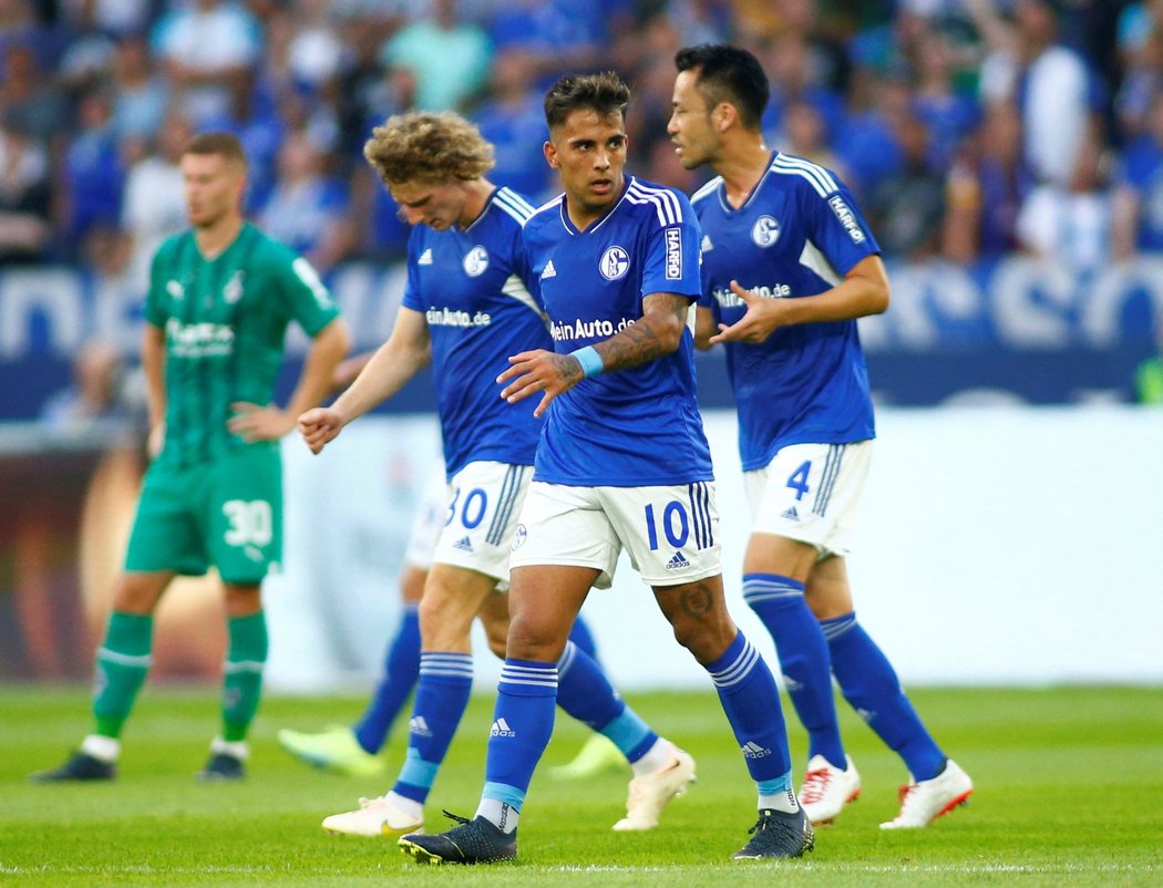 Alex Král má v Schalke nečekaný problém, vedení klubu začalo vadit jeho žlutočerné lamborghini...