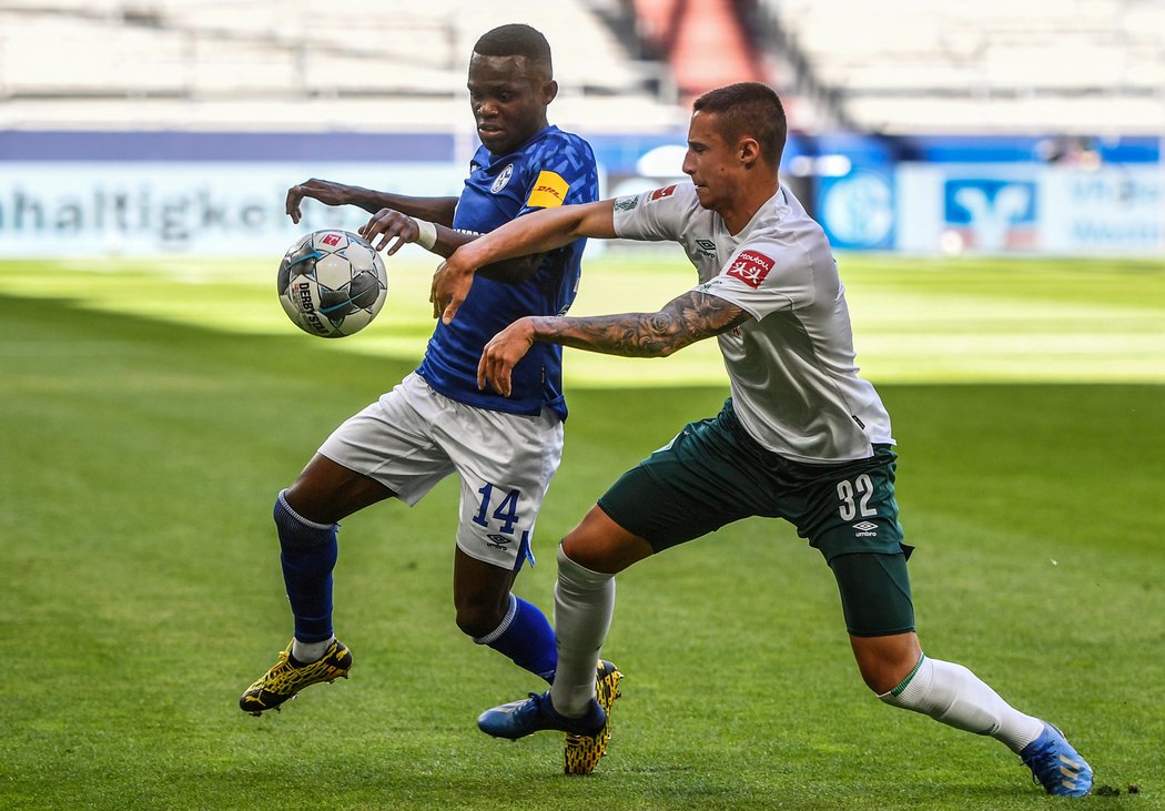 Křídelník Schalke Rabbi Matondo se postaral o poprask na sociálních sítích