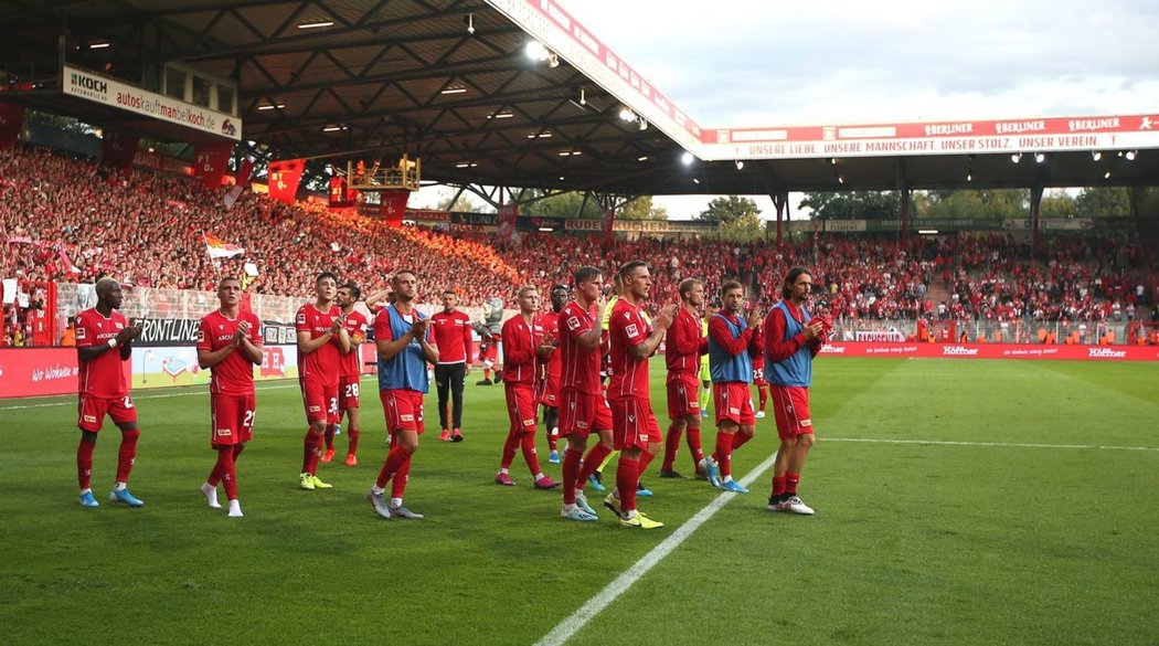 Hráči Unionu Berlín děkují za fantastickou podporu fanoušků