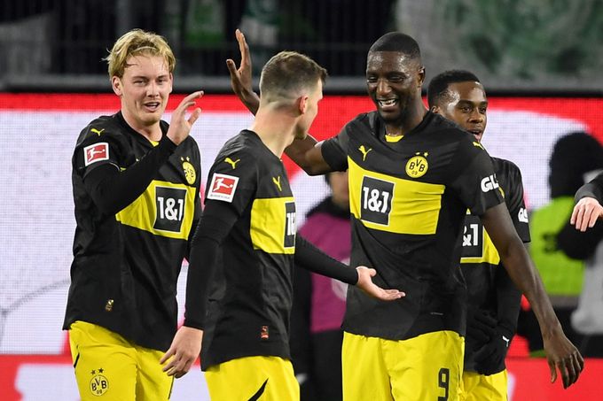 Dortmund vyhrál ve Wolfsburgu, první triumf pro Bochum. Trefili se dva Slováci Dortmund vyhrál ve Wolfsburgu, první triumf pro Bochum. Trefili se dva Slováci