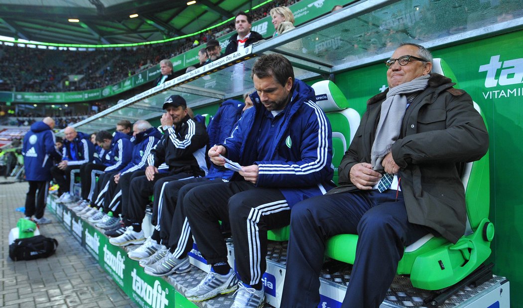 Kouč Felix Magath trpí na lavičce Wolfsburgu. Jeho ambiciozní tým je u dna německé nejvyšší soutěže a na trenéra se valí kritika