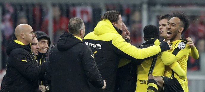 Fotbalisté Dortmundu slaví postup do finále, kde narazí na Frankfurt