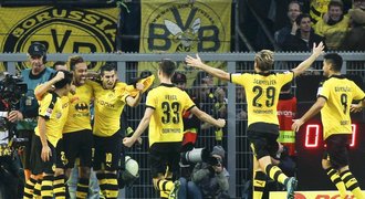 Schalke padlo v derby s Dortmundem, Gebreho odvezli do nemocnice