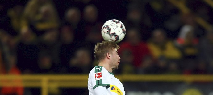 Christoph Kramer byl vítězem tohoto vzdušného souboje