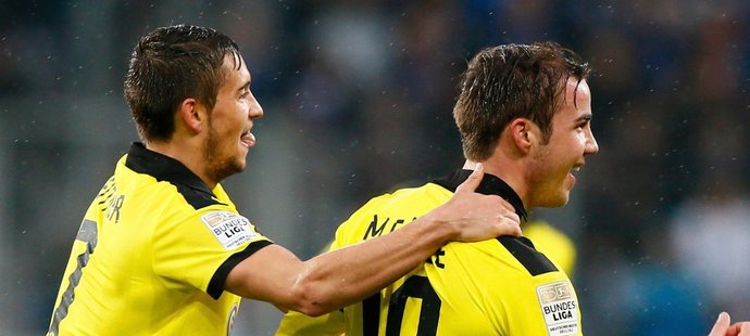 Moritz Leitner a Mario Götze slaví gól v zápase proti Hoffenheimu