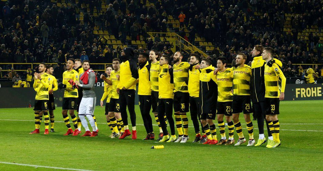 Hráči Dortmundu slaví domácí výhru v poměru 2:1 nad Hoffenheimem