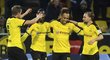 Radost hráčů Borussie Dortmund v zápase proti Stuttgartu.