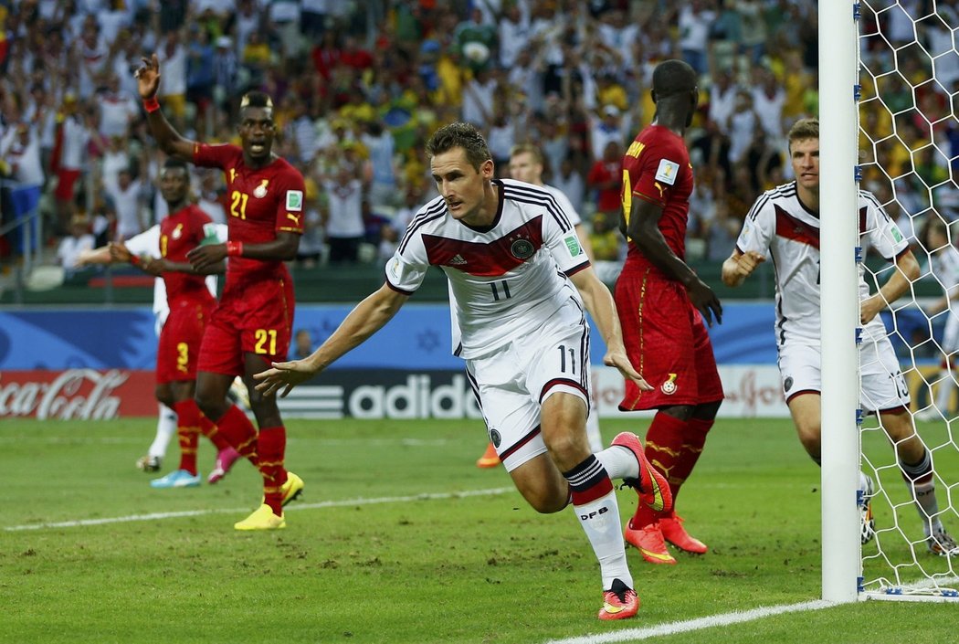 Fotbalisté Německa remizovali s Ghanou 2:2 a na mistrovství světa v Brazílii poprvé ztratili body. Skóre otevřel po pauze Mario Götze, africký tým ale vývoj otočil góly Andreho Ayewa a Asamoaha Gyana.