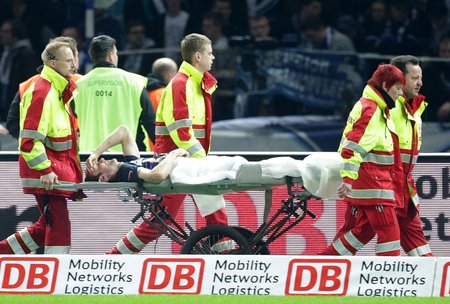 Hubník se v utkání s Freiburgem (1:2) zranil, bude zhruba deset dní mimo hru