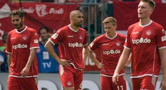 Kaiserslautern jde do 3. ligy. U historického pádu byl i Altintop