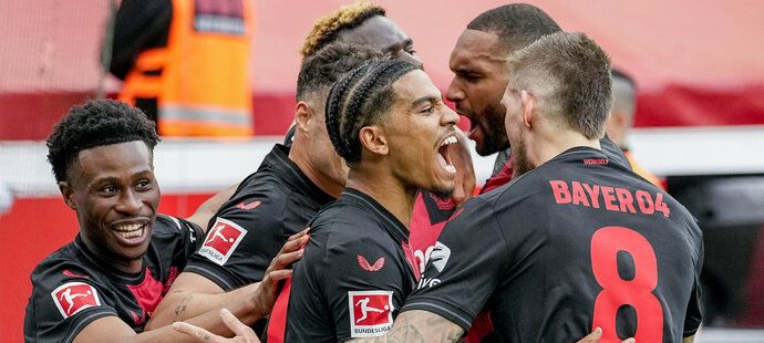 ONLINE: Frankfurt - Leverkusen 0:0. V základu za hosty Schick i Hložek