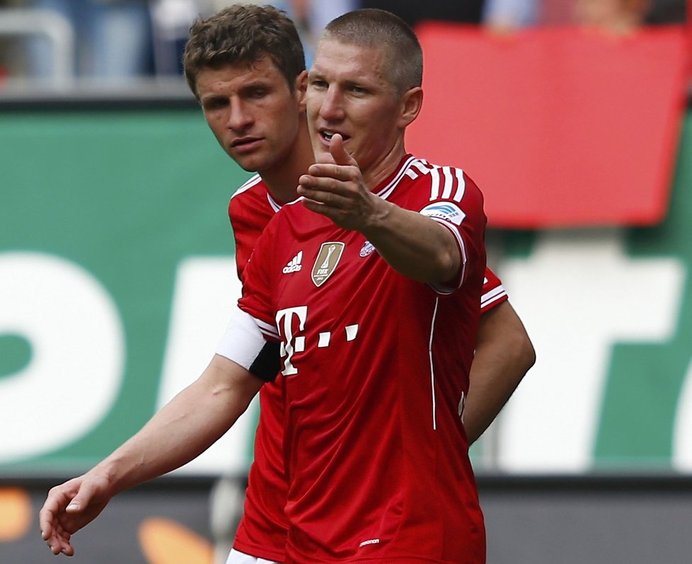 Opora Bayernu Bastian Schweinsteiger nevěří vlastním očím, mistři prohráli s Augsburgem