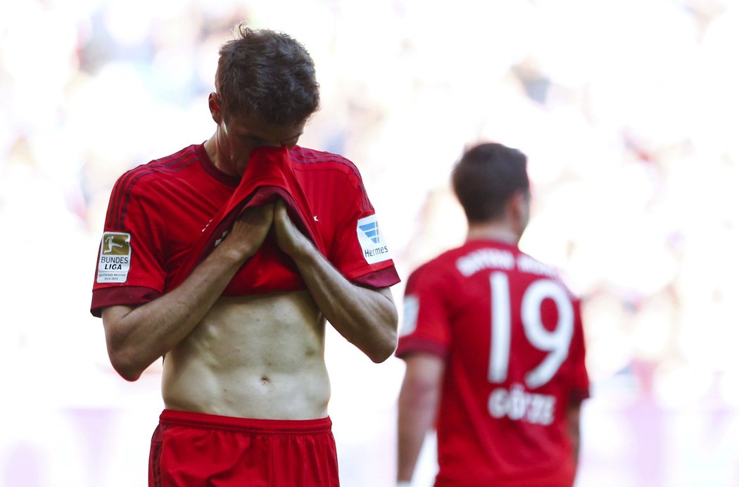 Zklamání v podání Bayernu Mnichov po remíze 1:1 s Mönchengladbachem. Mnichovští se těšili na oslavy titulu, teď se ale musí odložit.