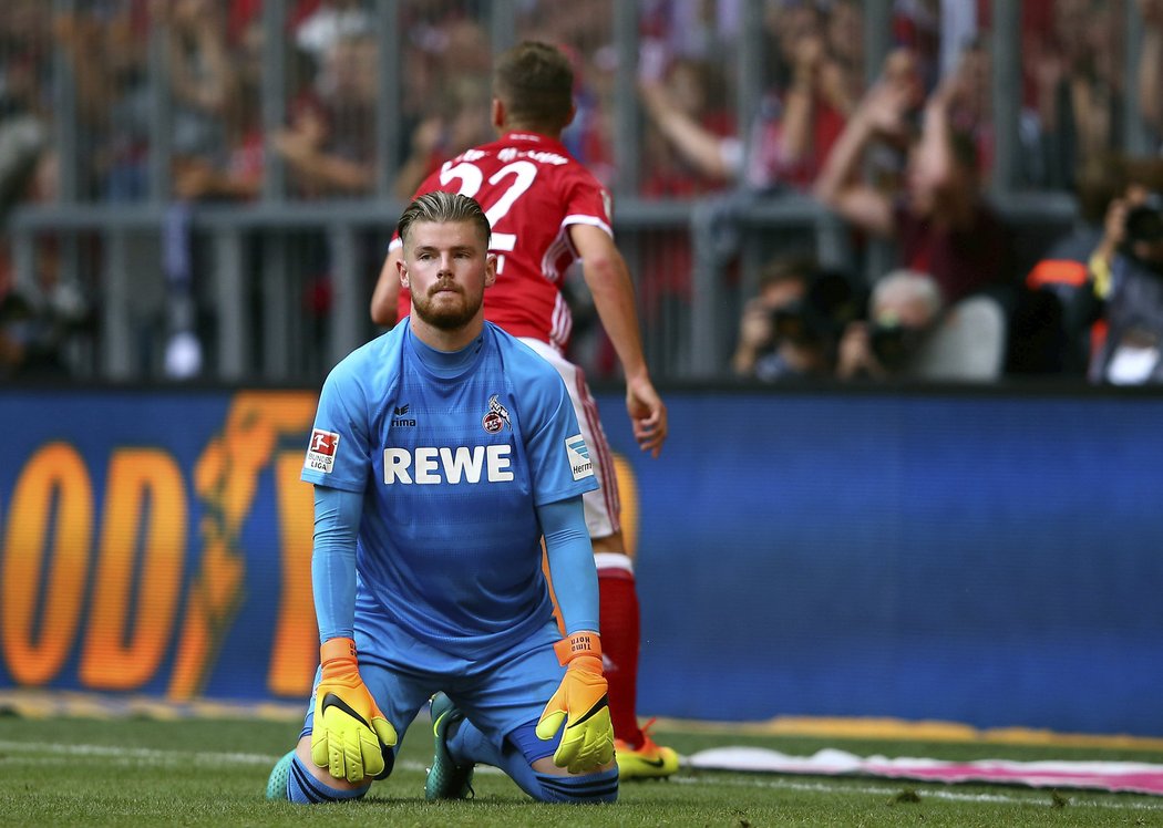 Brankář Kolína nad Rýnem Timo Horn poté, co inkasoval gól od Bayernu.