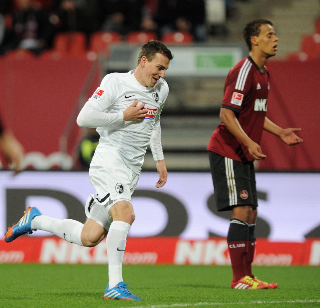 Radost v podání Vladimíra Daridy po gólu do sítě Norimberku v bundeslize. Freiburg vyhrál zápas 3:0.