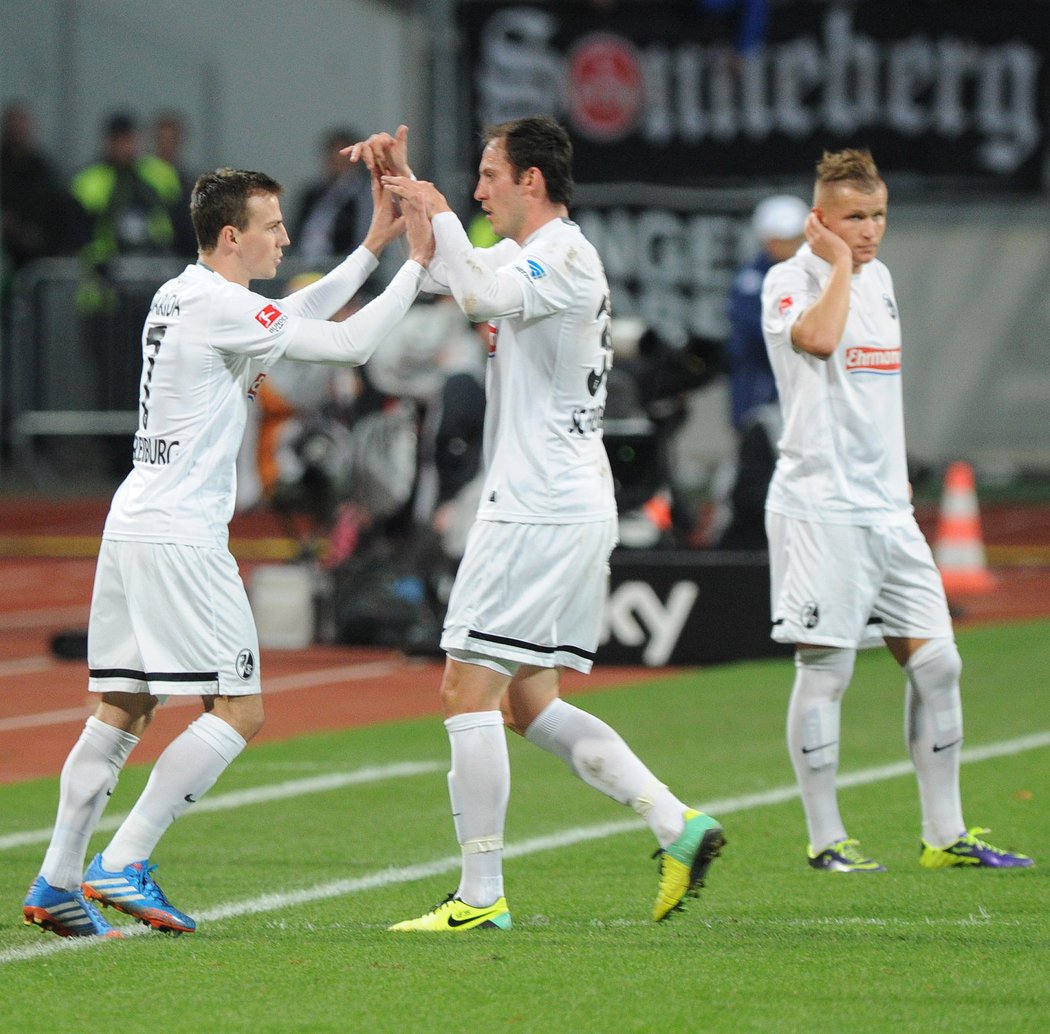 Vladimír Darida přichází na plac. Freiburg vyhrál 3:0 a Darida k tomu přispěl parádním gólem