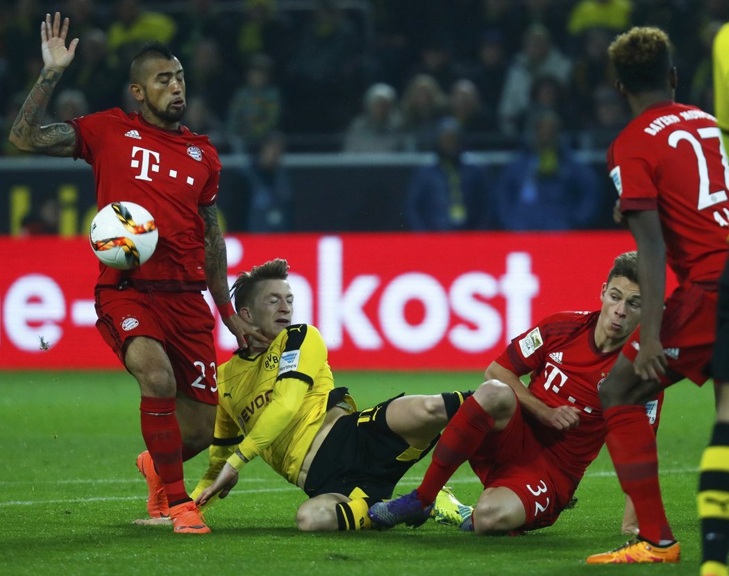 Bundesligový šlágr mezi Dortmundem a Bayernem Mnichov odmakaly oba týmy, na hřišti se pořádně jiskřilo.