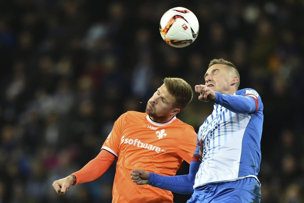 Obránce Pavel Kadeřábek odehrál za Hoffenheim v bundeslize proti Darmstadtu celý zápas, radost po závěrečném hvizdu neměl. Jeho tým prohrál 0:2.