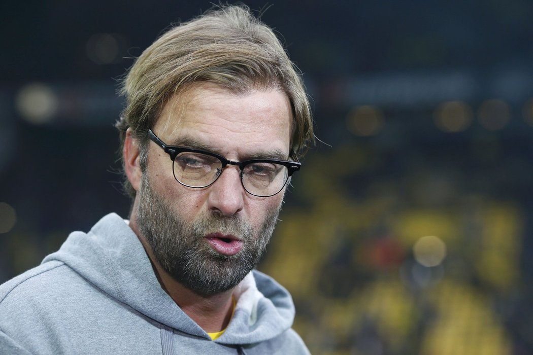 Trenér Dortmundu Jürgen Klopp je rozčarovaný, jeho týmu to v bundeslize stále nejde. V tabulce je patnáctý.