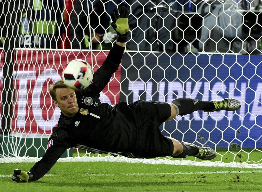 Manuel Neuer se stal jedním z hrdinů večera