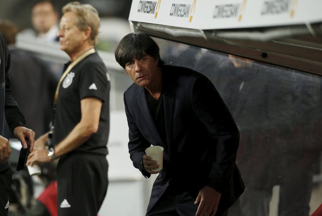 Německý kouč Joachim Löw v utkání proti Norsku