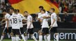 Fotbalisté Německa oslavují gól proti Norsku