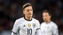 Mesut Özil v dresu Německa