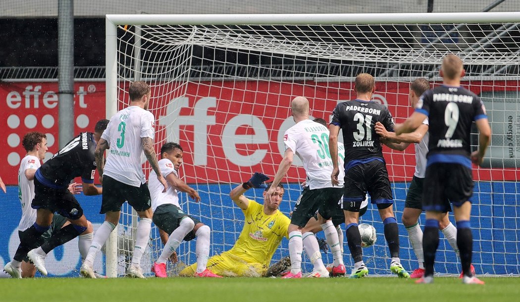 Abdelhamid Sabiri vstřelil první gól Paderbornu, všechny body bral ale Werder Brémy po výhře 5:1