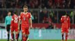 Zklamaný  Joshua Kimmich po vypadnutí Bayernu ve čtvrtfinále poháru