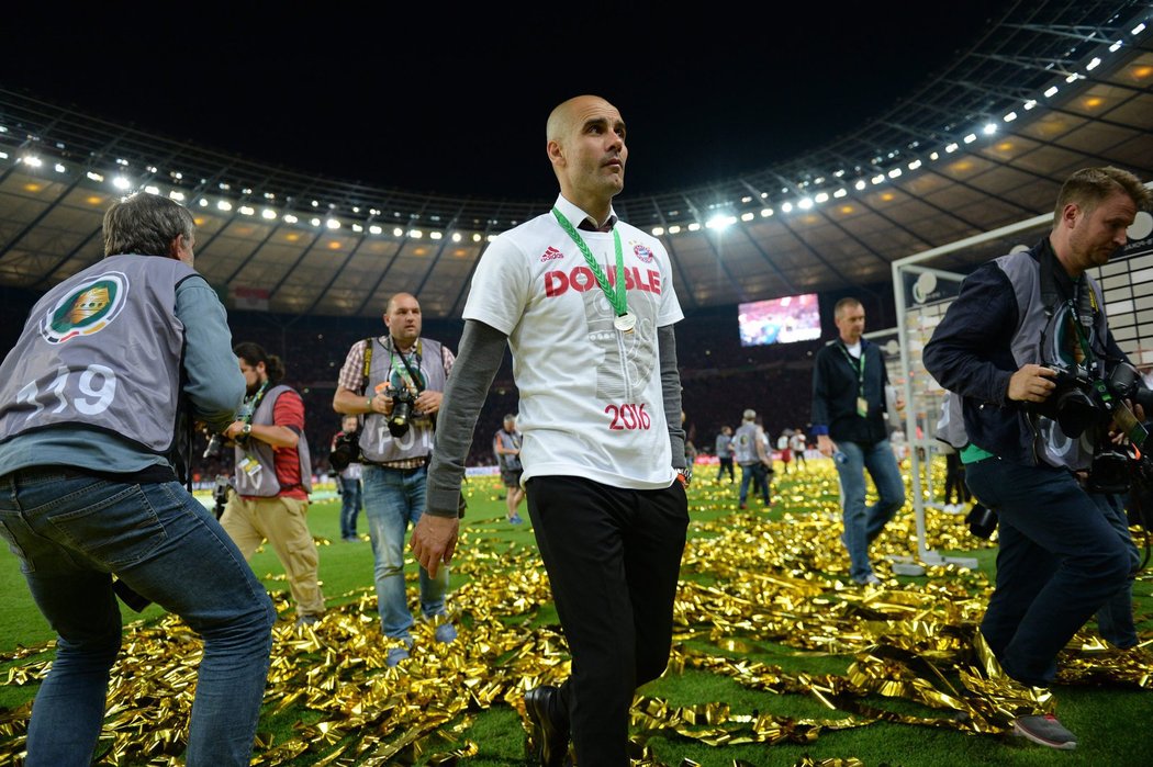 Ovace pro Guardiolu. Známý španělský kouč se loučil s Bayernem Mnichov. Teď je před ním nová výzva v podobě účinkování v Manchesteru City.