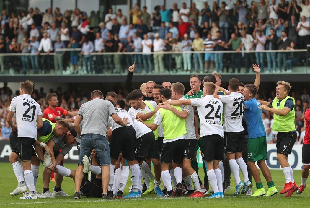 Senzační postup v poháru přes bundesligový Augsburg zažili fotbalisté Verlu ze čtvrté německé ligy