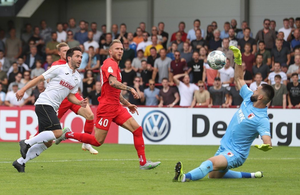 Tomáš Koubek sice skvěle zastavil samostatný únik soupeře, odražený míč si ale Marek Suchý nasměroval do vlastní branky