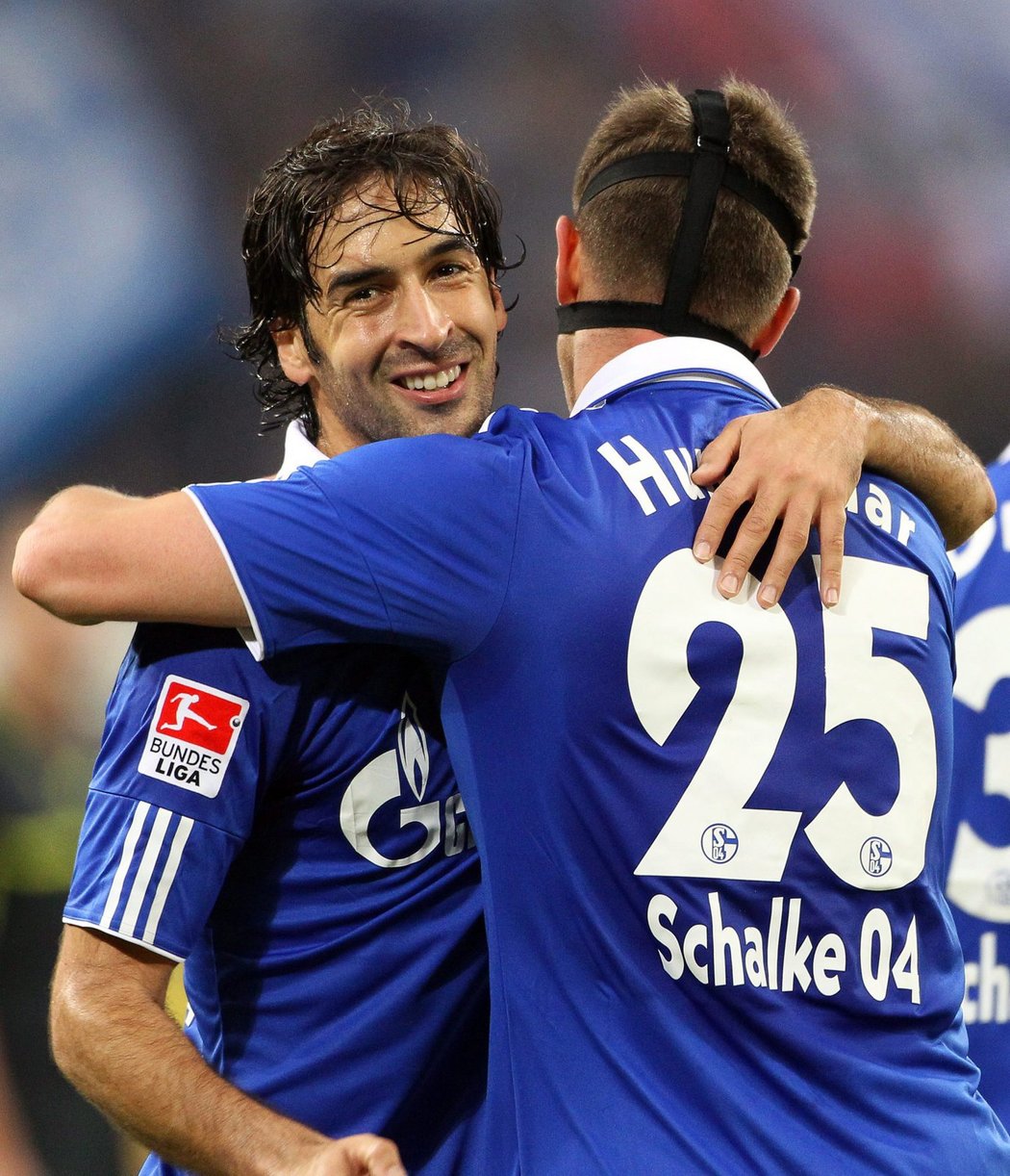 Raúl Gonzáles a Klaas-Jan Huntelaar, dvě největší hvězdy Schalke, se kterými se na jaře utká Viktoria Plzeň ve vyřazovací fázi Evropské ligy