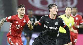 Leverkusen - Bayern 1:2. Schick se po gólu zranil, otočil Lewandowski