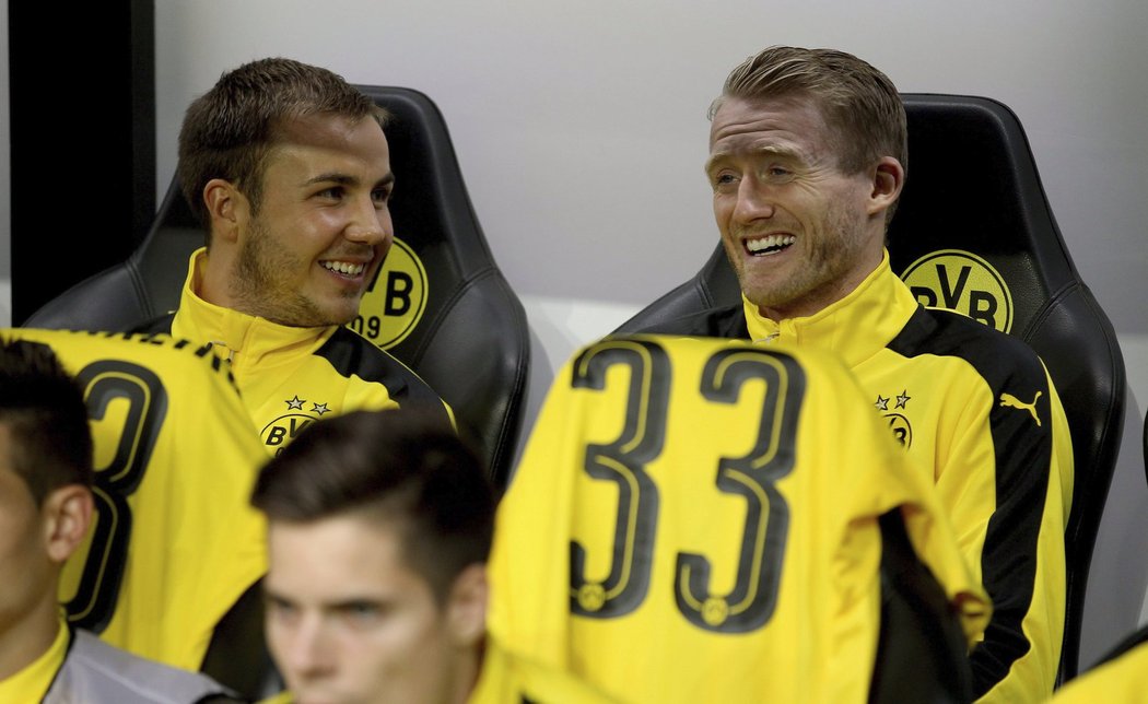 Dvě letní posily Borussie Mario Götze a André Schürrle byly pouze na lavičce