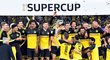 Hráči Borussie Dortmund po pěti letech slaví zisk Superpoháru