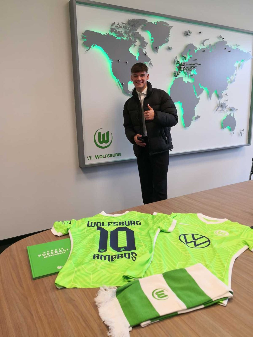 Mladý český talent Lukáš Ambros prodloužil smlouvu ve Wolfsburgu
